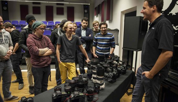 SAE Institute Köln - Round Up - Canon Cinema EOS vs. Canon DSLR