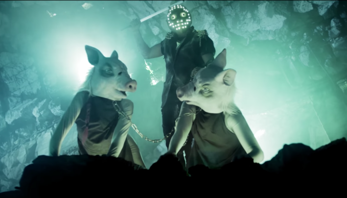 Unser Filmstudent Kojo Schneider hat zusammen mit seiner Crew für die Punk Band Rabia Sorda Official ein aufwendiges Musikvideo gedreht. Zum Einsatz kamen u.a unser Kamerakran und unsere neue Kamera Sony FS7. Vielen Dank auch an die Bunkeranlage Wühnsdorf für die Drehgenehmigung in einer top Location.